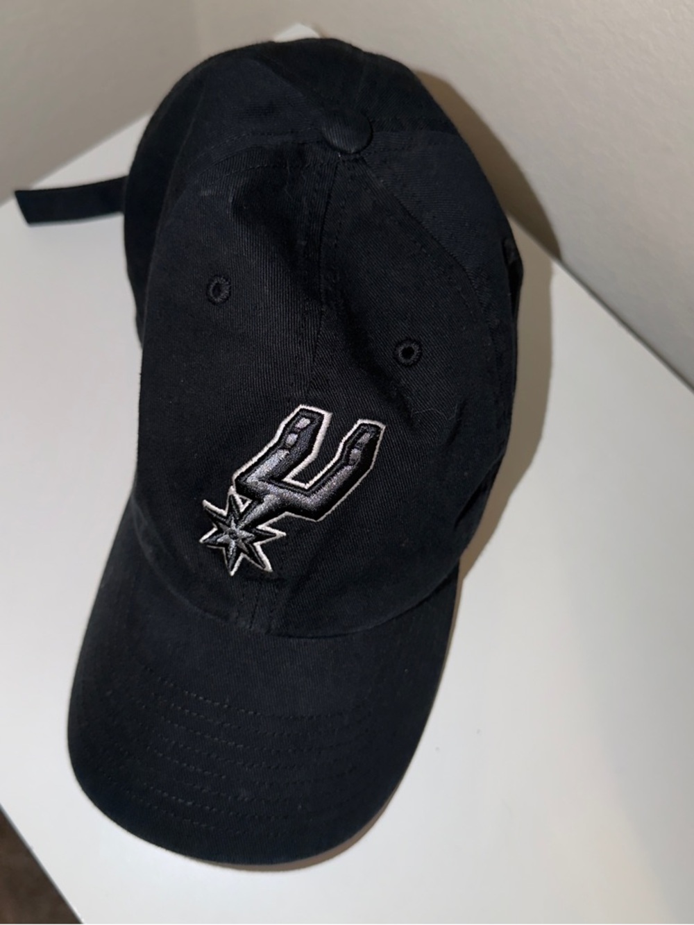 San Antonio Spurs Black Embroidered Logo Baseball Cap